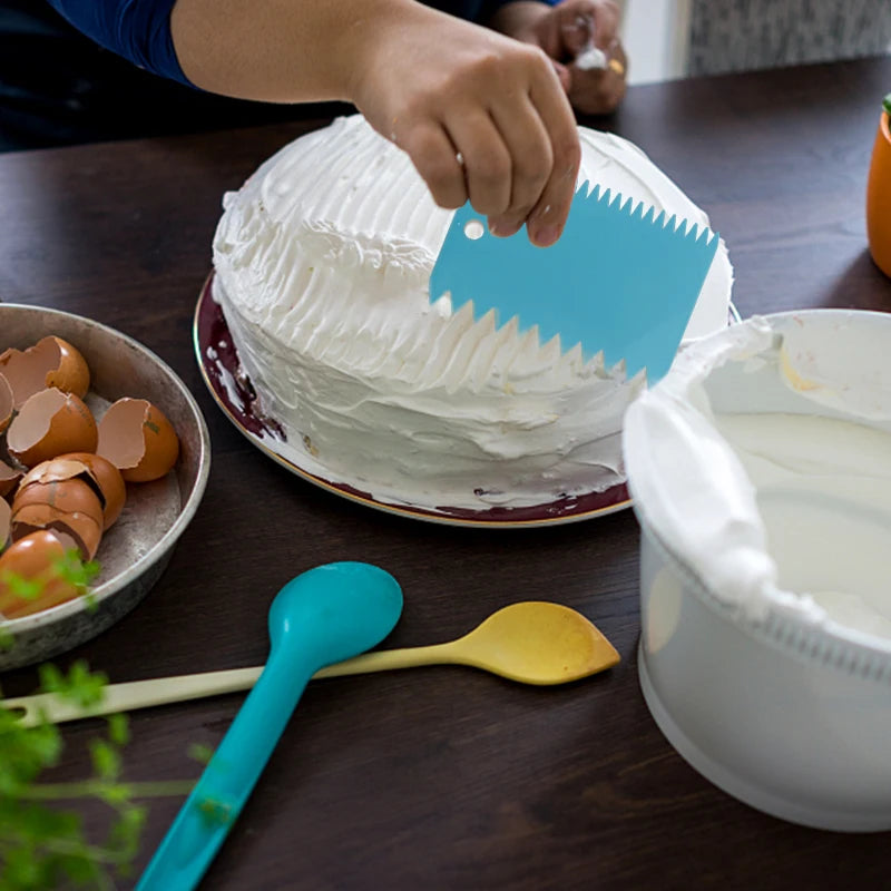 Spatola per tagliare la pasta per torte, raschietto per crema per torte, raschietto per pasticceria.