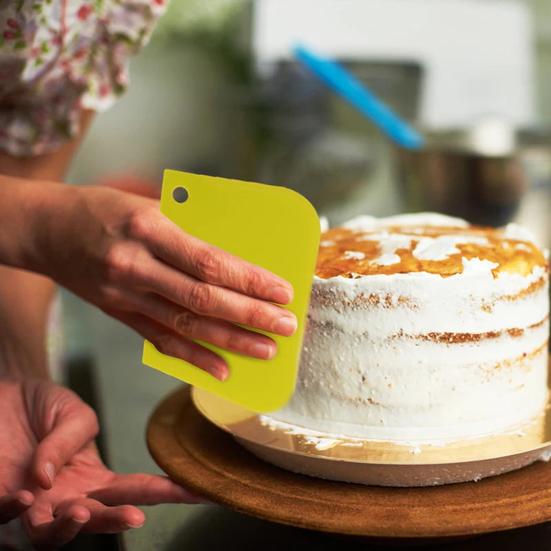 Spatola per tagliare la pasta per torte, raschietto per crema per torte, raschietto per pasticceria.